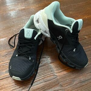 On cloud women’s shoes